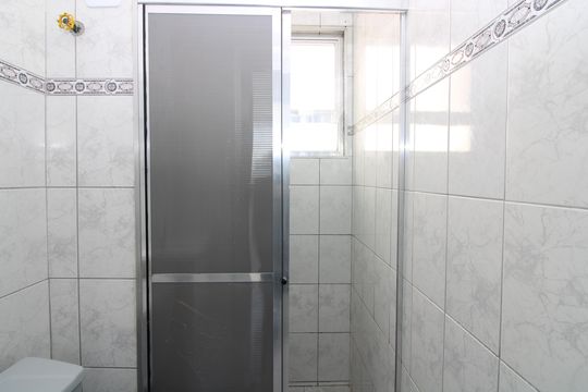 Banheiro de apartamento para alugar com 2 quartos, 53m² em Vila Silvia, São Paulo