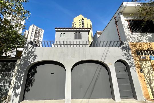 Fachada de casa para alugar com 3 quartos, 184m² em Vila Guarani (zona Sul), São Paulo