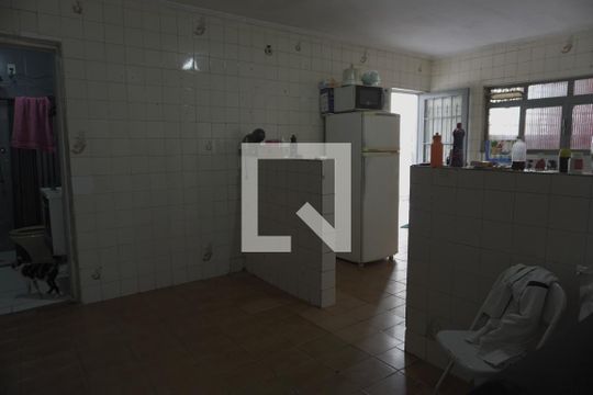 Casa à venda com 5 quartos, 200m² em Vila Taquari, São Paulo