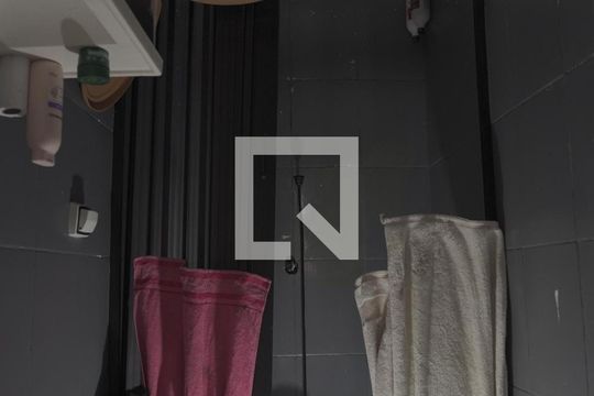 Casa à venda com 5 quartos, 200m² em Vila Taquari, São Paulo