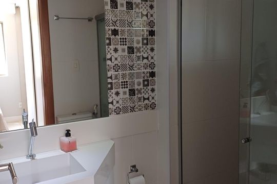 Banheiro de apartamento para alugar com 3 quartos, 110m² em Jardim Armação, Salvador