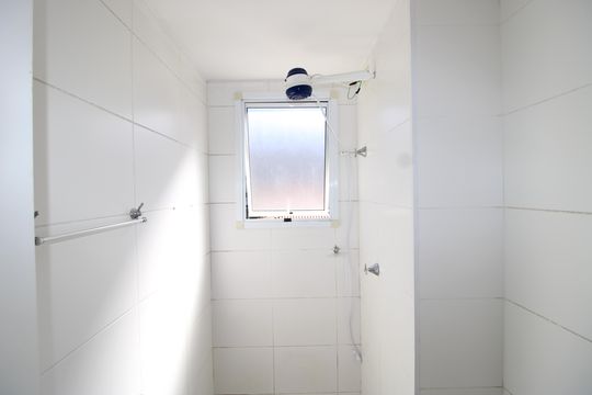 Banheiro de apartamento para alugar com 2 quartos, 42m² em Colônia (zona Leste), São Paulo