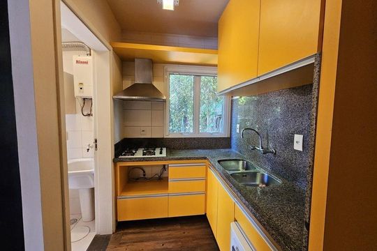 Cozinha de casa de condomínio para alugar com 3 quartos, 127m² em Mário Quintana, Porto Alegre