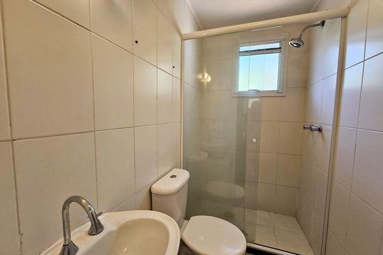 Banheiro 2 de casa de condomínio para alugar com 3 quartos, 127m² em Mário Quintana, Porto Alegre