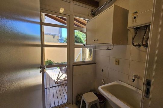 Área de serviço de casa de condomínio para alugar com 3 quartos, 127m² em Mário Quintana, Porto Alegre