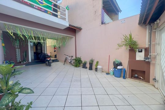 Garagem de casa para alugar com 4 quartos, 250m² em Jardim Bom Clima, Guarulhos
