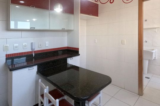 Cozinha de apartamento para alugar com 3 quartos, 100m² em Embaré, Santos