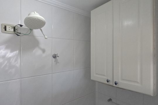 Banheiro de Serviço de apartamento para alugar com 3 quartos, 100m² em Embaré, Santos