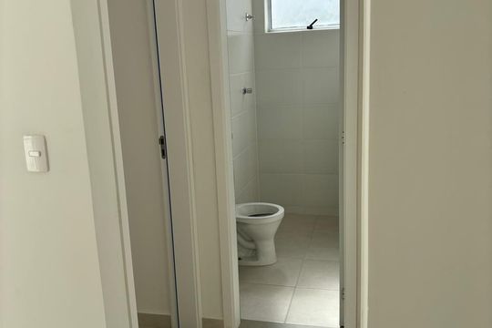 Corredor de apartamento à venda com 1 quarto, 48m² em Santa Cândida, Curitiba