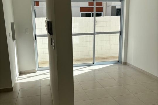 Sala de apartamento à venda com 1 quarto, 48m² em Santa Cândida, Curitiba