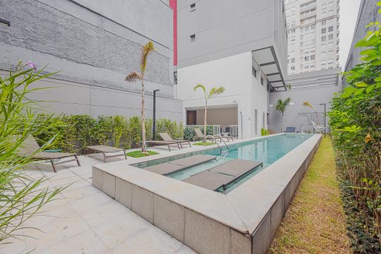 Piscina de kitnet/studio para alugar com 1 quarto, 30m² em Pinheiros, São Paulo