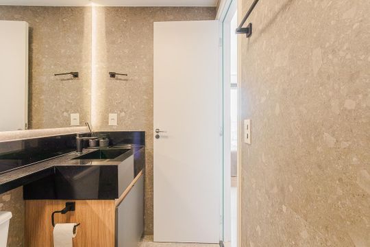 Banheiro de kitnet/studio para alugar com 1 quarto, 30m² em Pinheiros, São Paulo