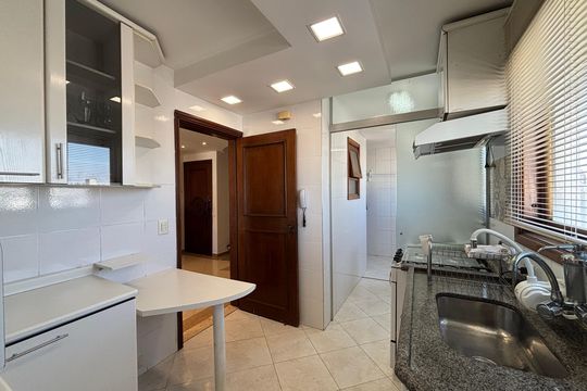 Cozinha de apartamento à venda com 2 quartos, 125m² em Planalto Paulista, São Paulo