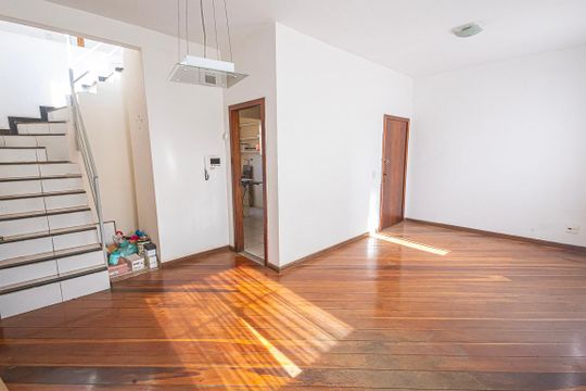 Apartamento para alugar com 4 quartos, 130m² em Santa Amelia, Belo Horizonte