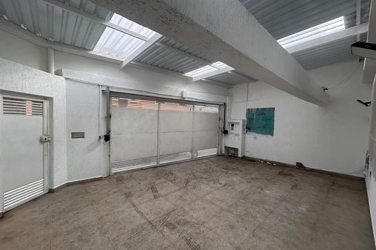 Garagem  de casa à venda com 3 quartos, 165m² em Jardim Cidalia, São Paulo