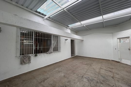 Garagem  de casa à venda com 3 quartos, 165m² em Jardim Cidalia, São Paulo