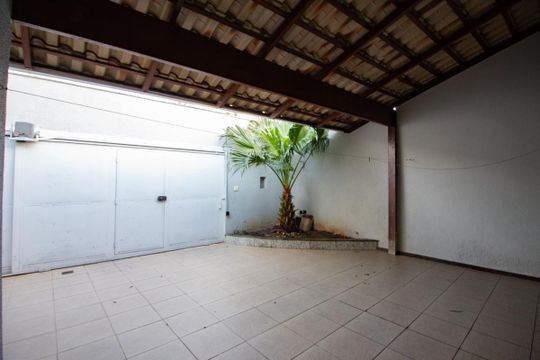 Garagem de casa à venda com 3 quartos, 280m² em Copacabana, Belo Horizonte