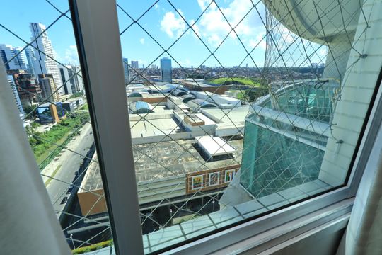 Vista da suíte de apartamento para alugar com 1 quarto, 46m² em Caminho das Árvores, Salvador