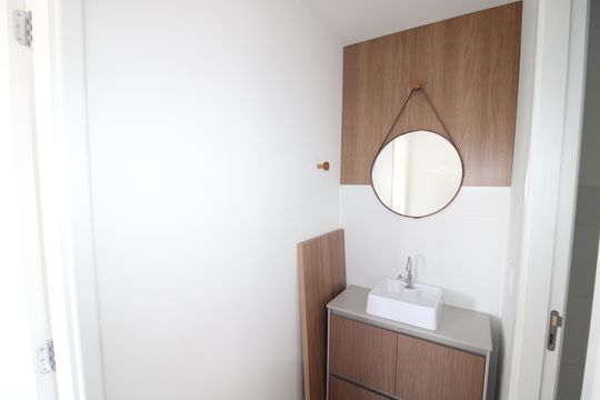 Banheiro de apartamento para alugar com 2 quartos, 47m² em Vila das Bandeiras, Guarulhos