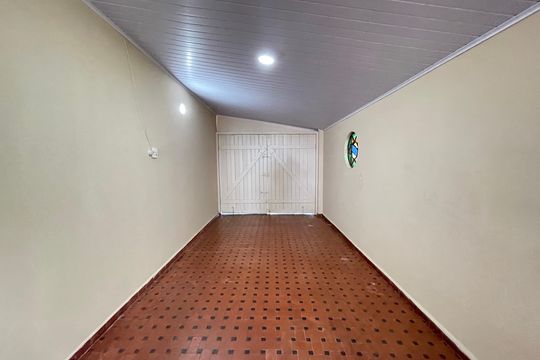 Garagem de casa para alugar com 5 quartos, 237m² em Caxingui, São Paulo
