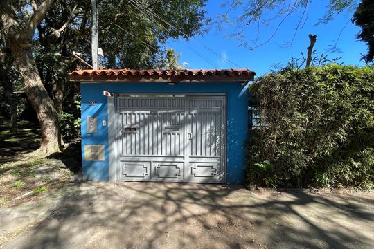 Fachada de casa para alugar com 5 quartos, 237m² em Caxingui, São Paulo