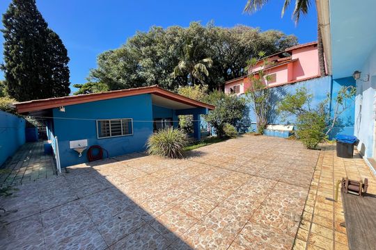 Quintal de casa para alugar com 5 quartos, 237m² em Caxingui, São Paulo