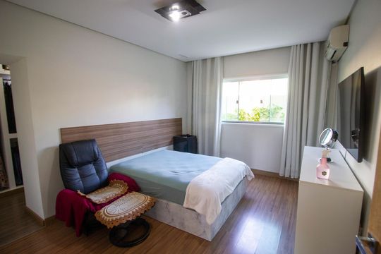Casa de Condomínio à venda com 4 quartos, 240m² em Colônia Agrícola Arniqueira, Brasília