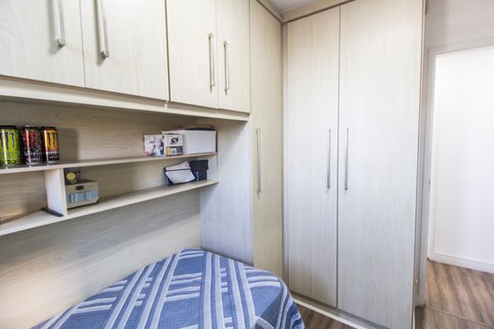 Quarto 2 de apartamento para alugar com 2 quartos, 51m² em Vila Caldas, Carapicuíba