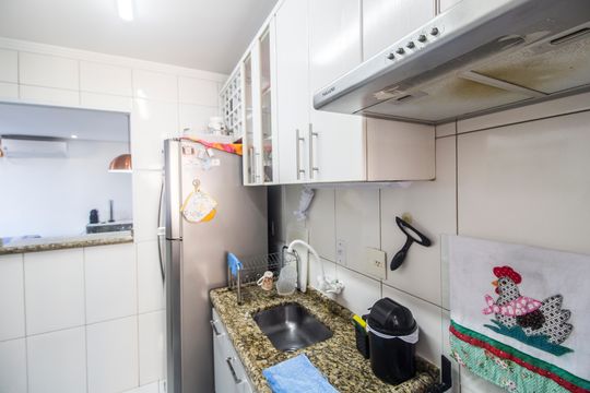 Cozinha de apartamento para alugar com 2 quartos, 51m² em Vila Caldas, Carapicuíba