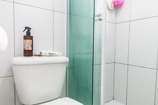 Banheiro de apartamento para alugar com 2 quartos, 51m² em Vila Caldas, Carapicuíba