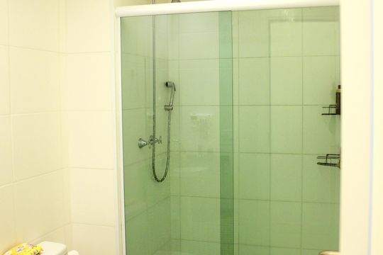 Banheiro social  de apartamento à venda com 3 quartos, 75m² em Picanço, Guarulhos
