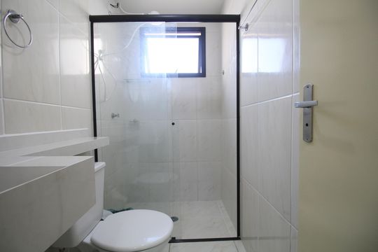 Banheiro de apartamento para alugar com 2 quartos, 73m² em Jardim Maria Rosa, Taboão da Serra