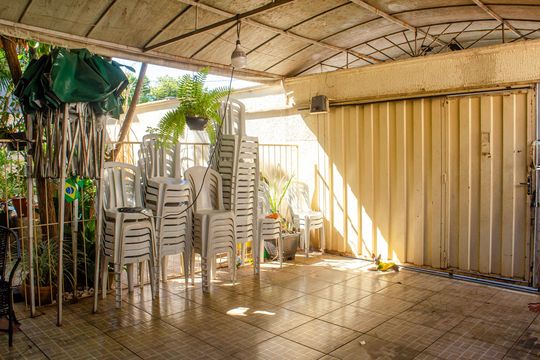 Garagem de casa à venda com 5 quartos, 293m² em Setor Morais, Goiânia