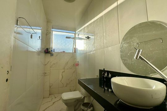 Banheiro social de apartamento à venda com 3 quartos, 85m² em Anchieta, Belo Horizonte