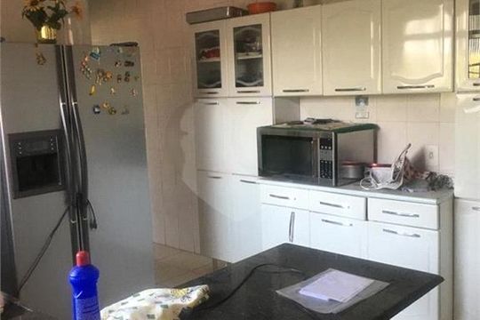 Casa à venda com 3 quartos, 180m² em Vila Pirajussara, São Paulo