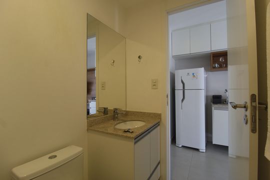 Banheiro de kitnet/studio à venda com 1 quarto, 25m² em Indianópolis, São Paulo