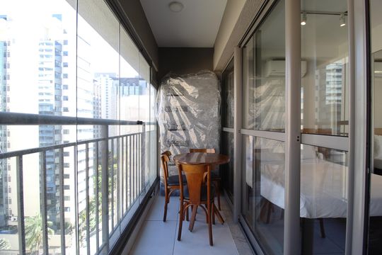 Varanda de kitnet/studio à venda com 1 quarto, 25m² em Indianópolis, São Paulo