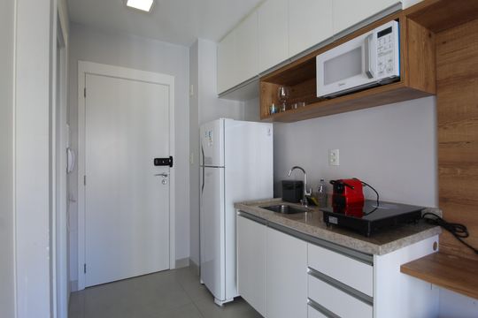 Cozinha de kitnet/studio à venda com 1 quarto, 25m² em Indianópolis, São Paulo