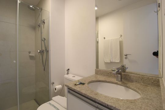 Banheiro de kitnet/studio à venda com 1 quarto, 25m² em Indianópolis, São Paulo