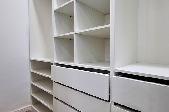 Closet da suíte 1 de casa para alugar com 3 quartos, 319m² em São Francisco, Niterói