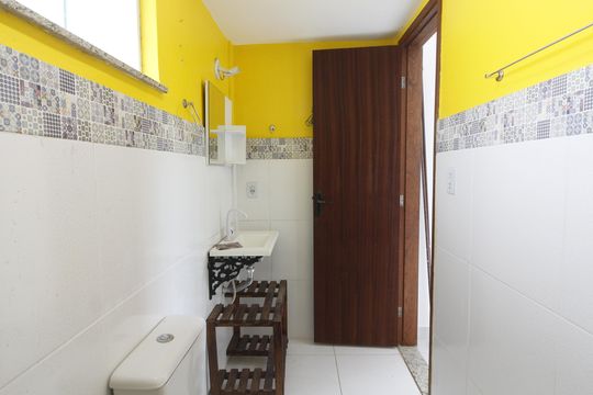 Banheiro da Suíte de casa para alugar com 2 quartos, 360m² em Jardim Pero, Cabo Frio