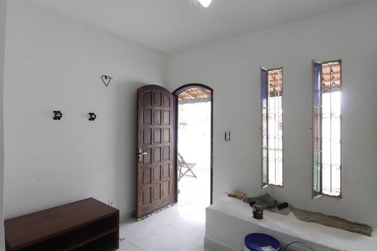 Sala de casa para alugar com 2 quartos, 360m² em Jardim Pero, Cabo Frio