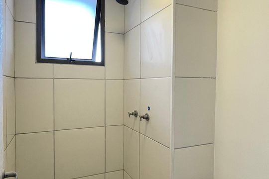 Banheiro de kitnet/studio à venda com 1 quarto, 33m² em Santo Cristo, Rio de Janeiro