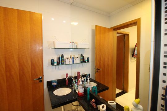 Banheiro de apartamento à venda com 1 quarto, 27m² em Vila Jacuí, São Paulo