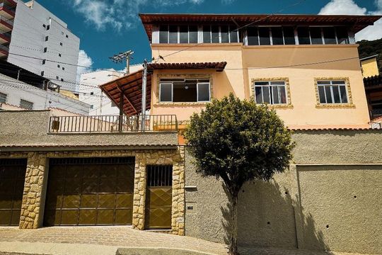 Fachada de casa para alugar com 4 quartos, 90m² em Santa Helena, Juiz de Fora