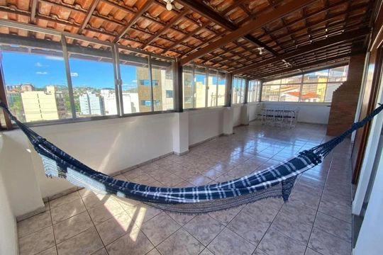 Área externa de casa para alugar com 4 quartos, 90m² em Santa Helena, Juiz de Fora