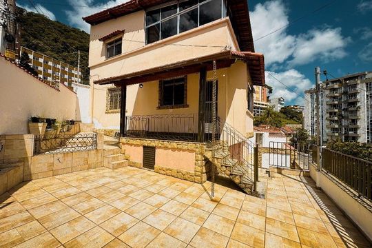 Fachada de casa para alugar com 4 quartos, 90m² em Santa Helena, Juiz de Fora