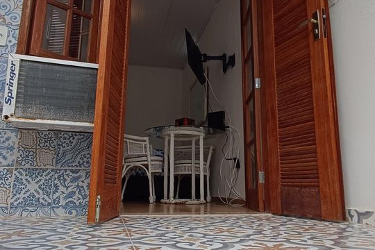 SALA de kitnet/studio para alugar com 1 quarto, 25m² em Centro, Macaé