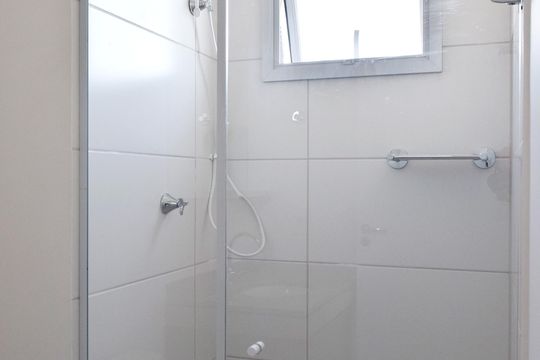 Banheiro da Suíte de apartamento para alugar com 1 quarto, 28m² em Pinheiros, São Paulo