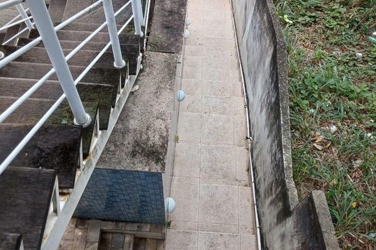 Escada de casa para alugar com 3 quartos, 400m² em Anchieta, Nilópolis
